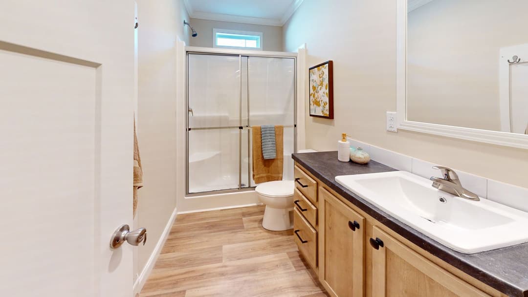 The cumberland duplex interior and bathroom home features