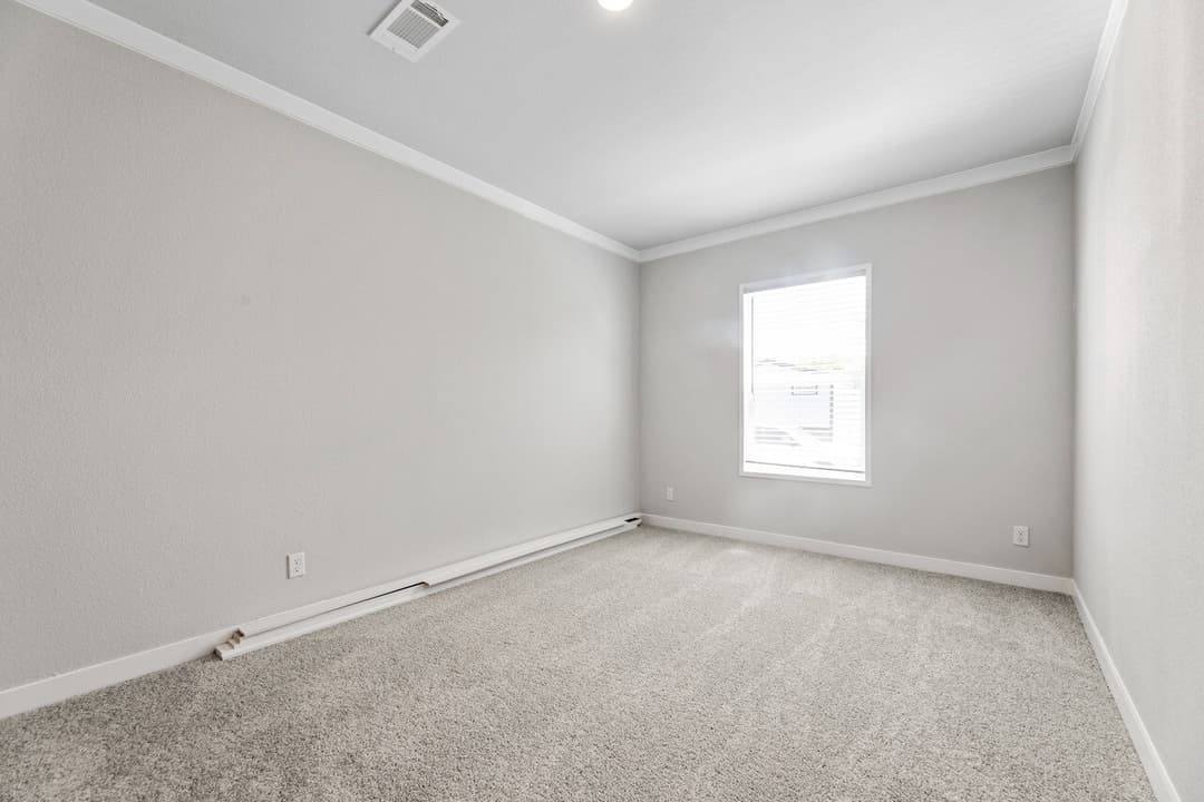 Urban value 32563a bedroom home features
