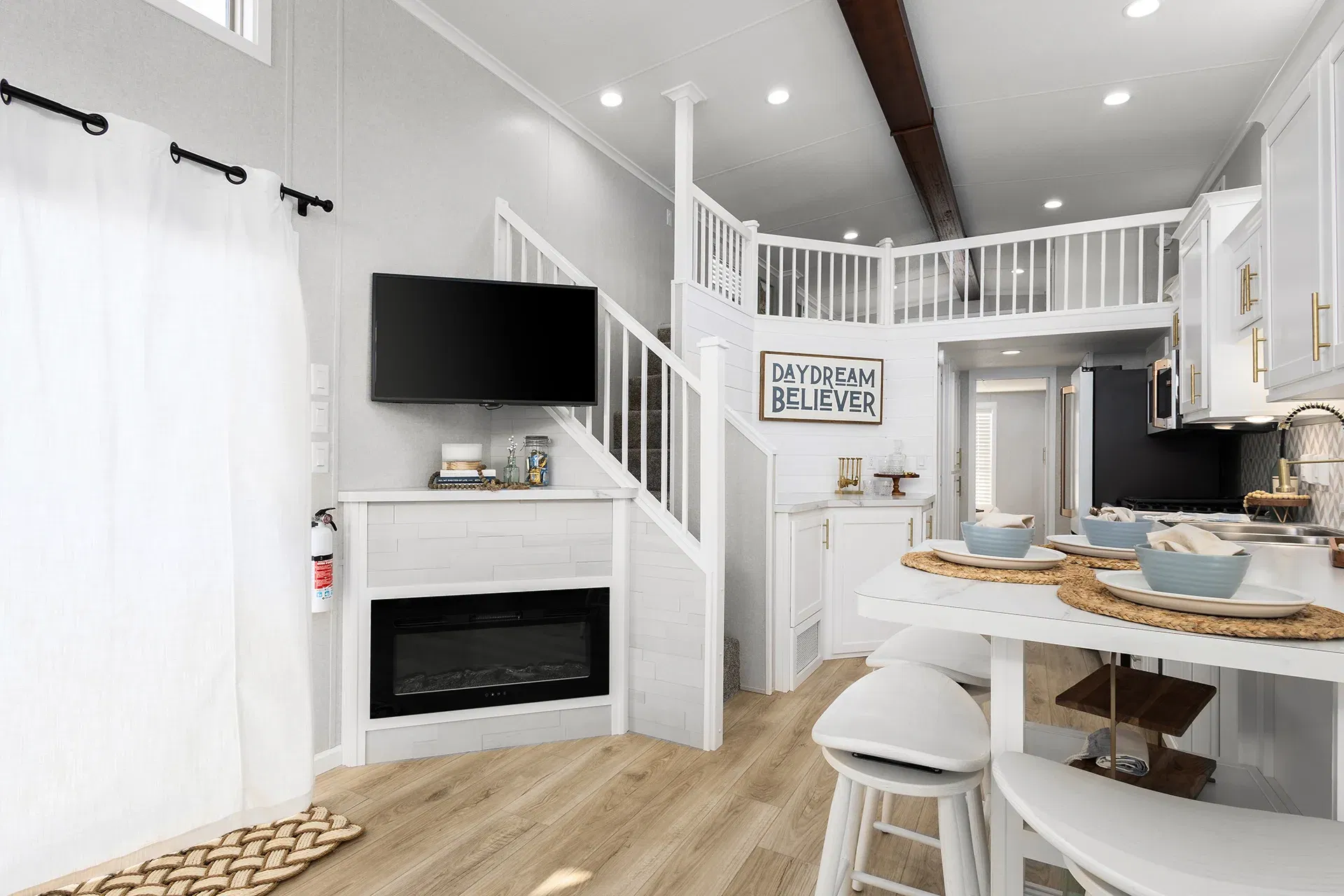 Island 6128 interior home features