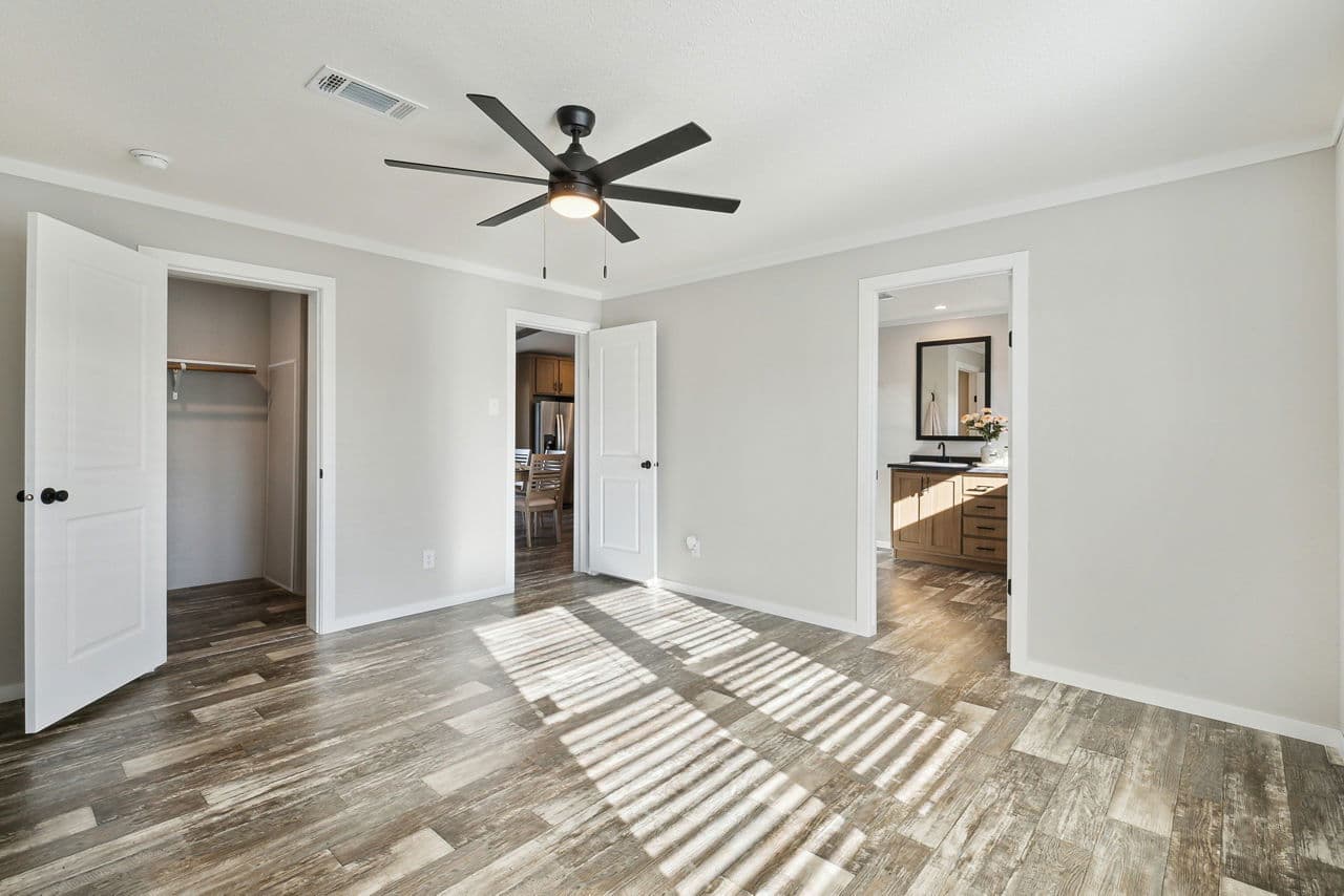 Creole bedroom home features