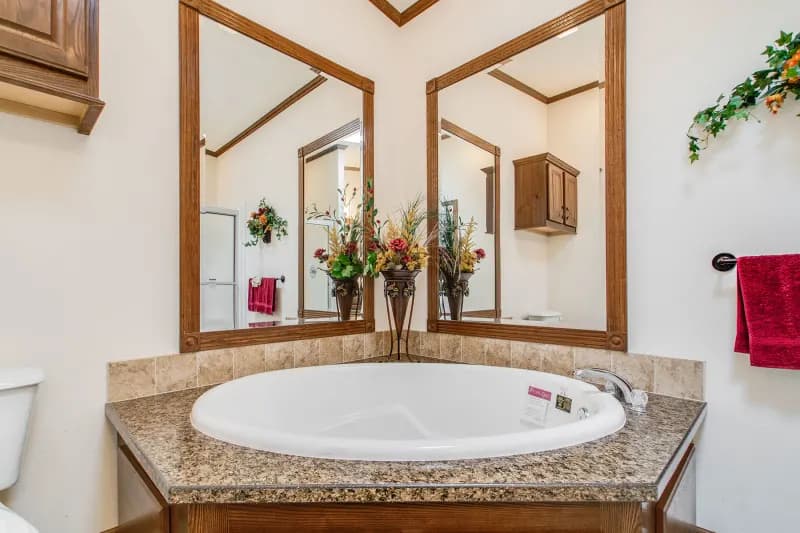 Lexington c208 bathroom home features