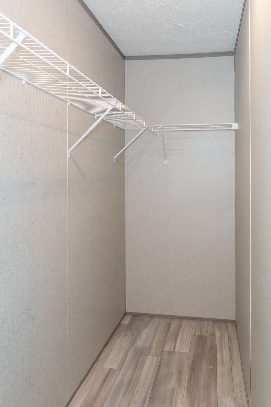 The anniversary 76 interior home features