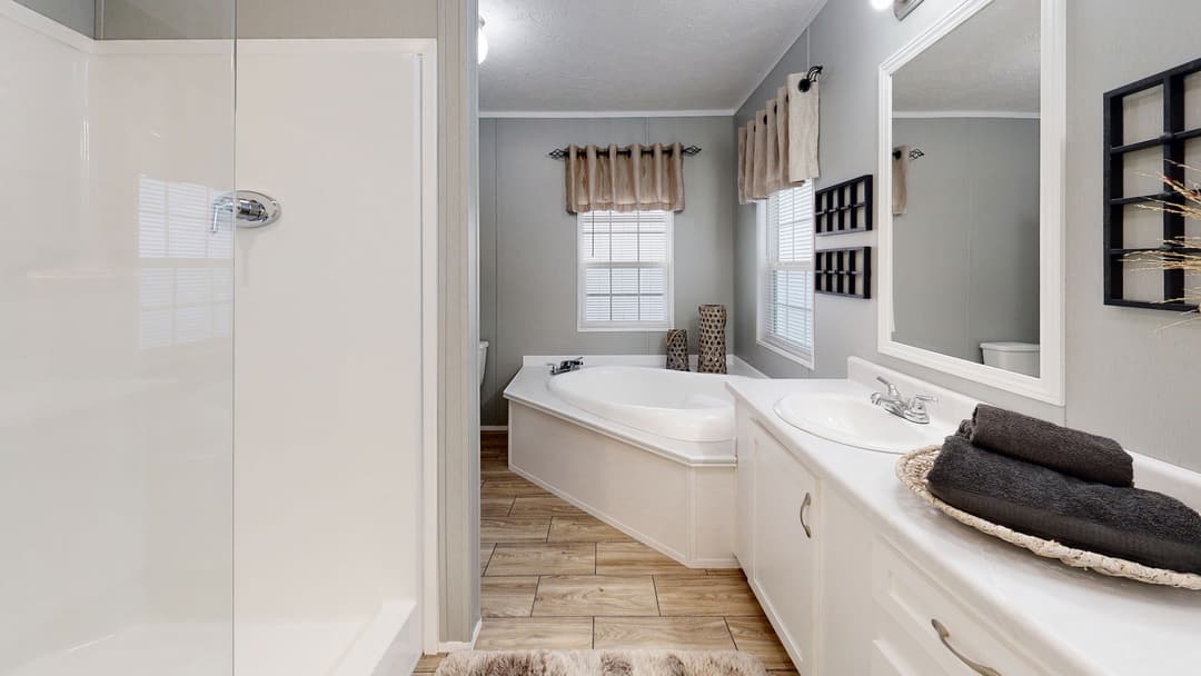 Md-50 bathroom home features