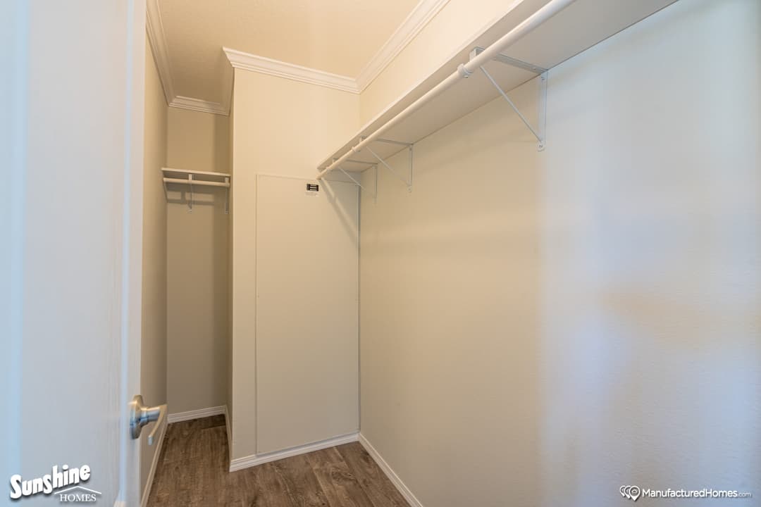 Pri1684-1009 interior home features