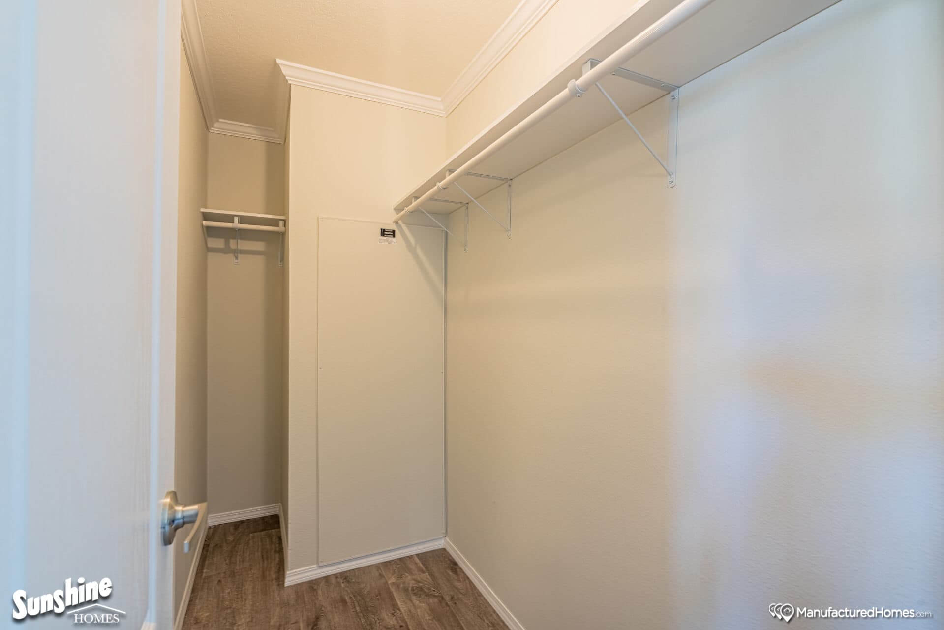 Pri1684-1009 interior home features