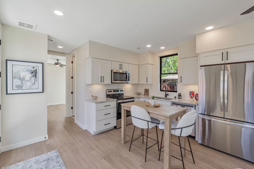 The piedmont (34') kitchen home features