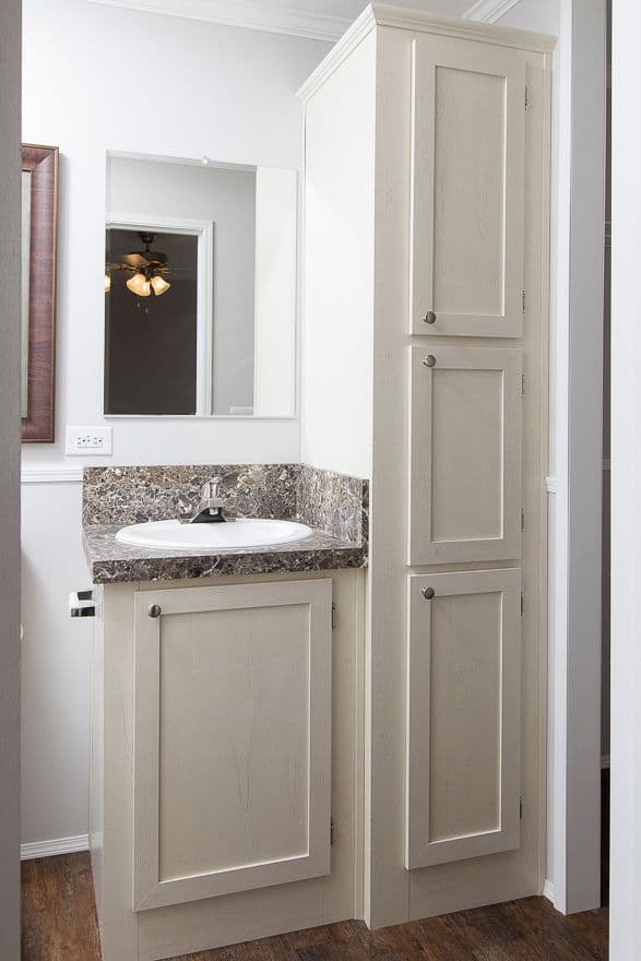 Miccosukee bathroom home features