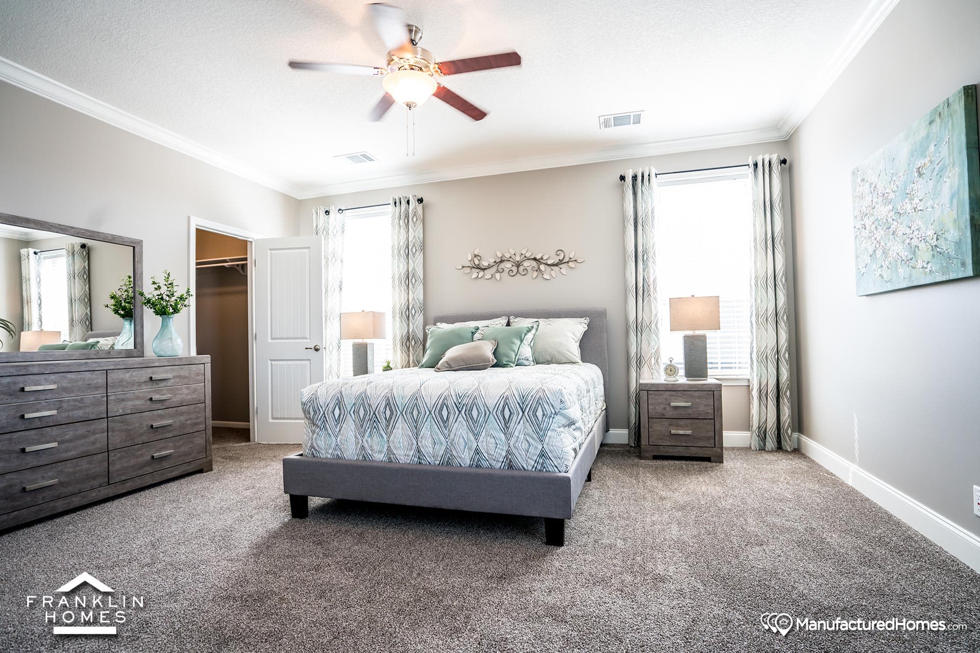 Coach house bedroom home features