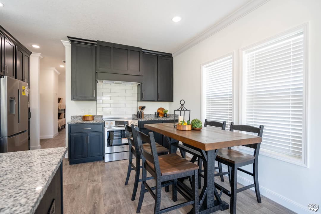 Pri1680-1031 interior home features