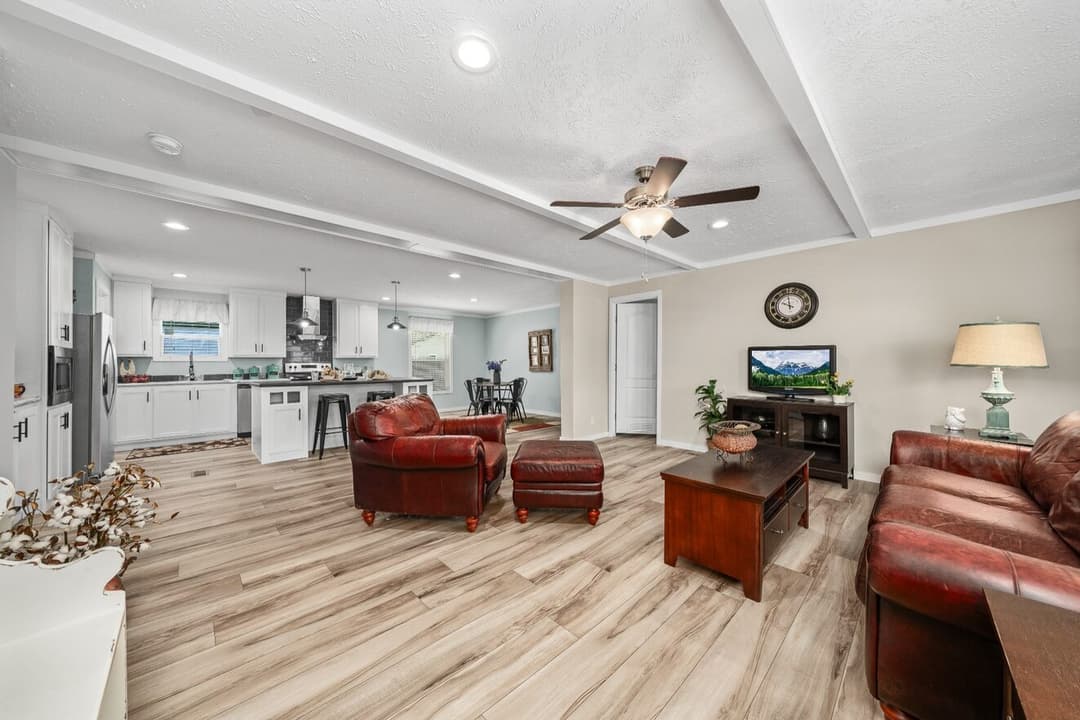 X model 32684x interior home features