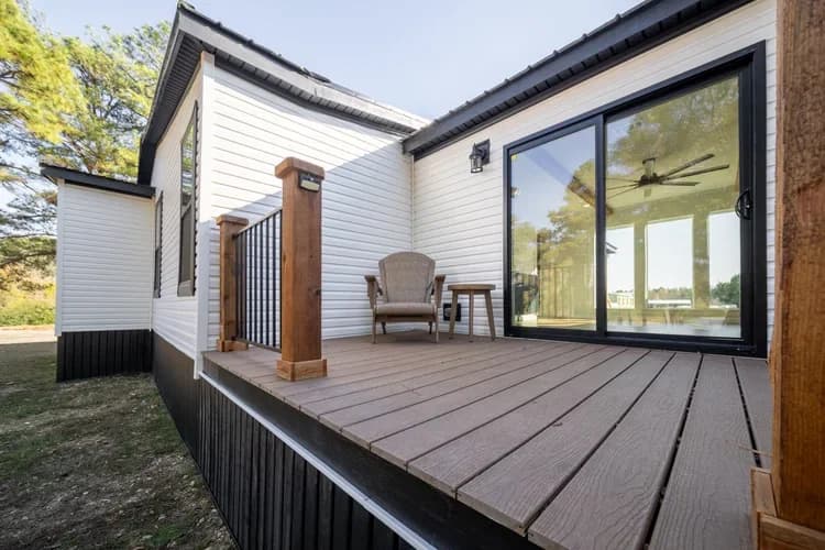 Sky harbor 2.0 exterior home features