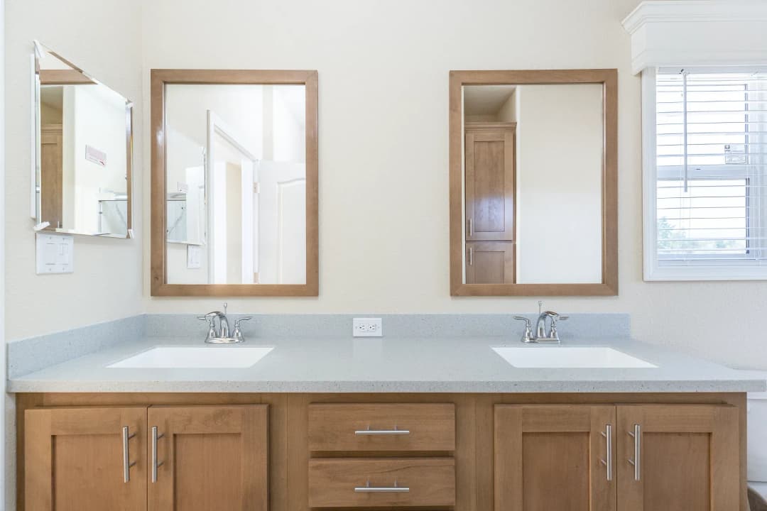 Coronado 2458c bathroom home features