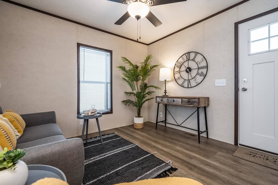 C601 interior home features