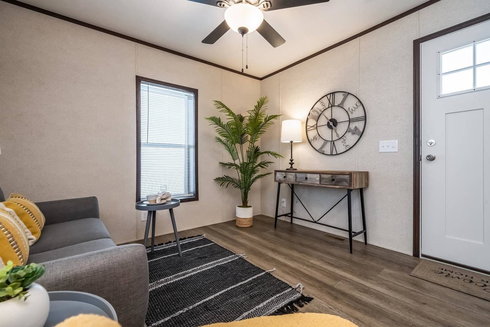 C601 interior home features