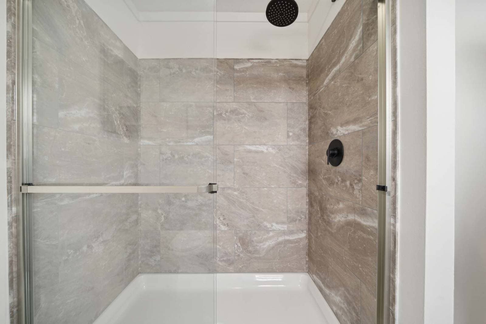 Encore bathroom home features