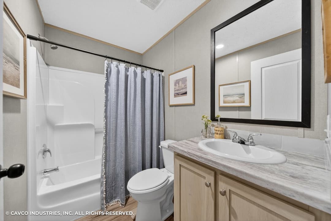 Exclamation 16763i bathroom home features
