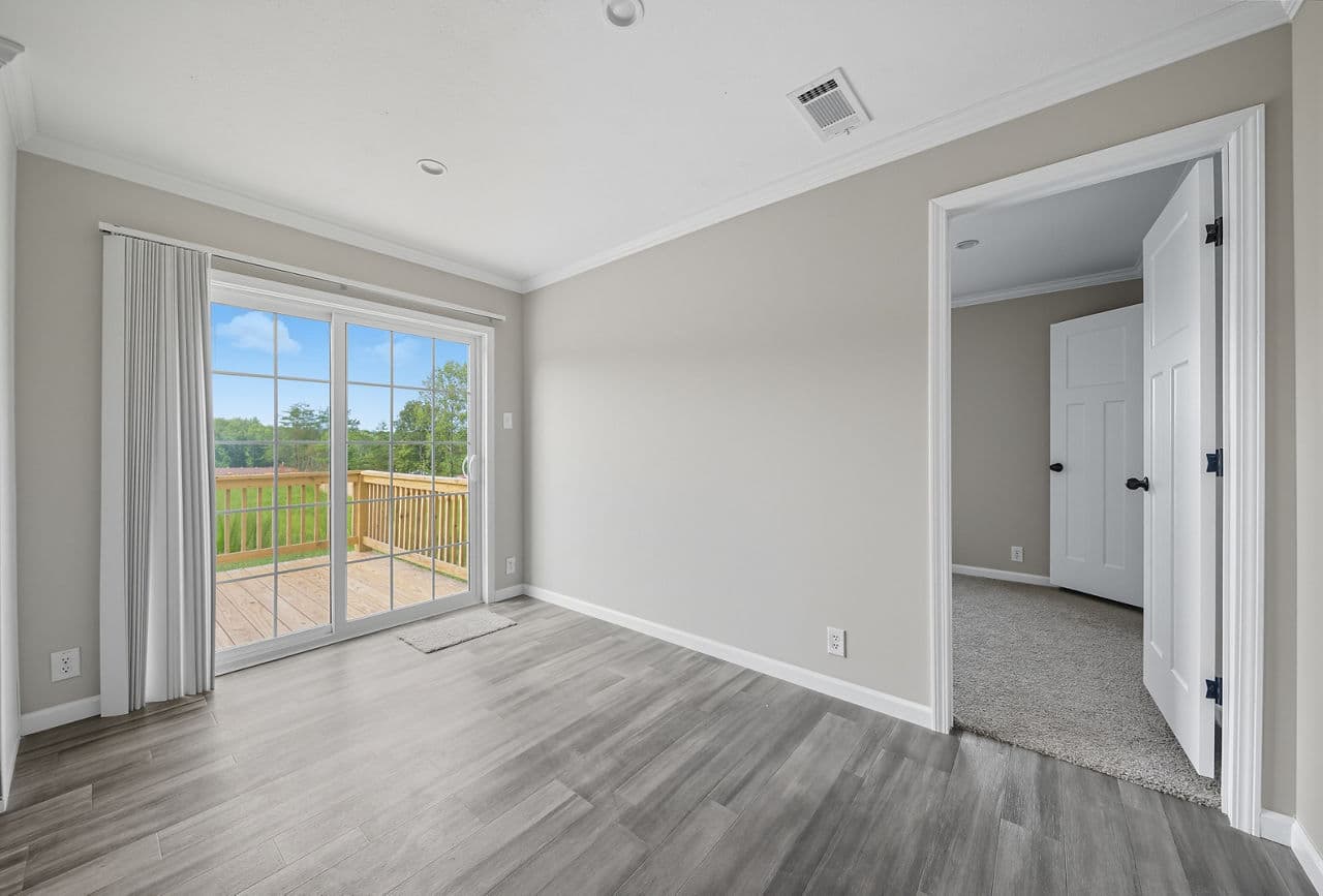 Valencia bedroom home features