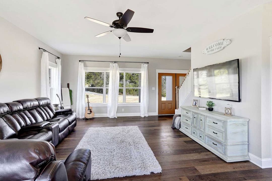 Farmhouse ii cape interior home features