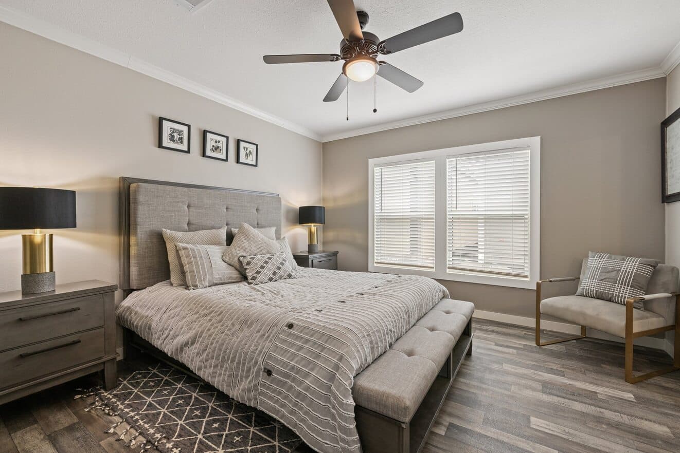 Palladium 30543d bedroom home features