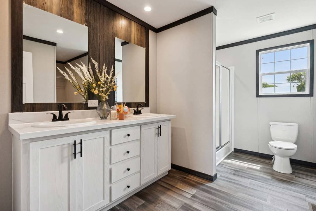 Clinch bathroom home features