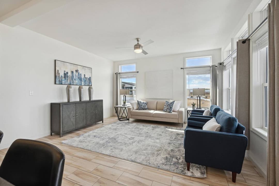 Nova-l interior home features