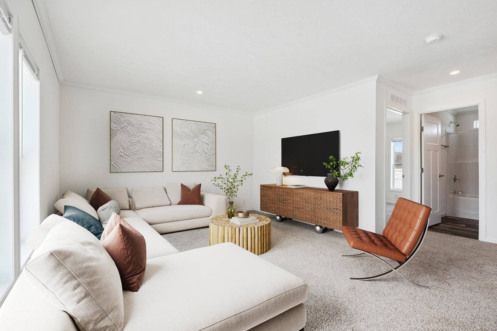 N600 interior home features