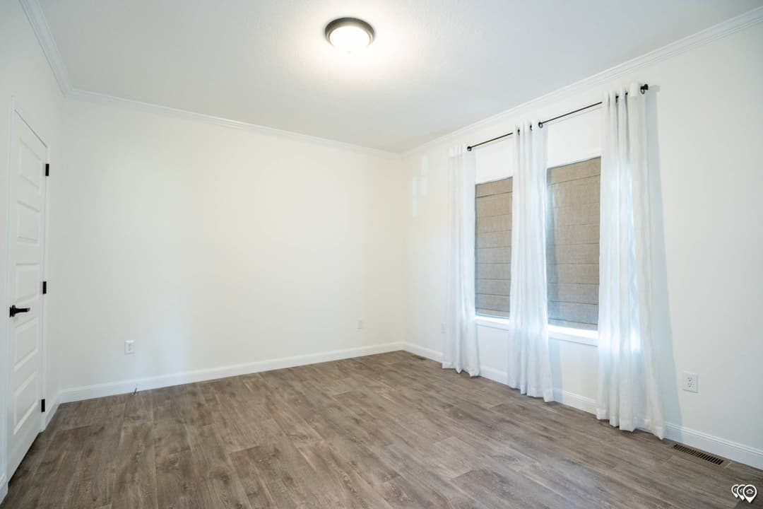 Prime bedroom home features