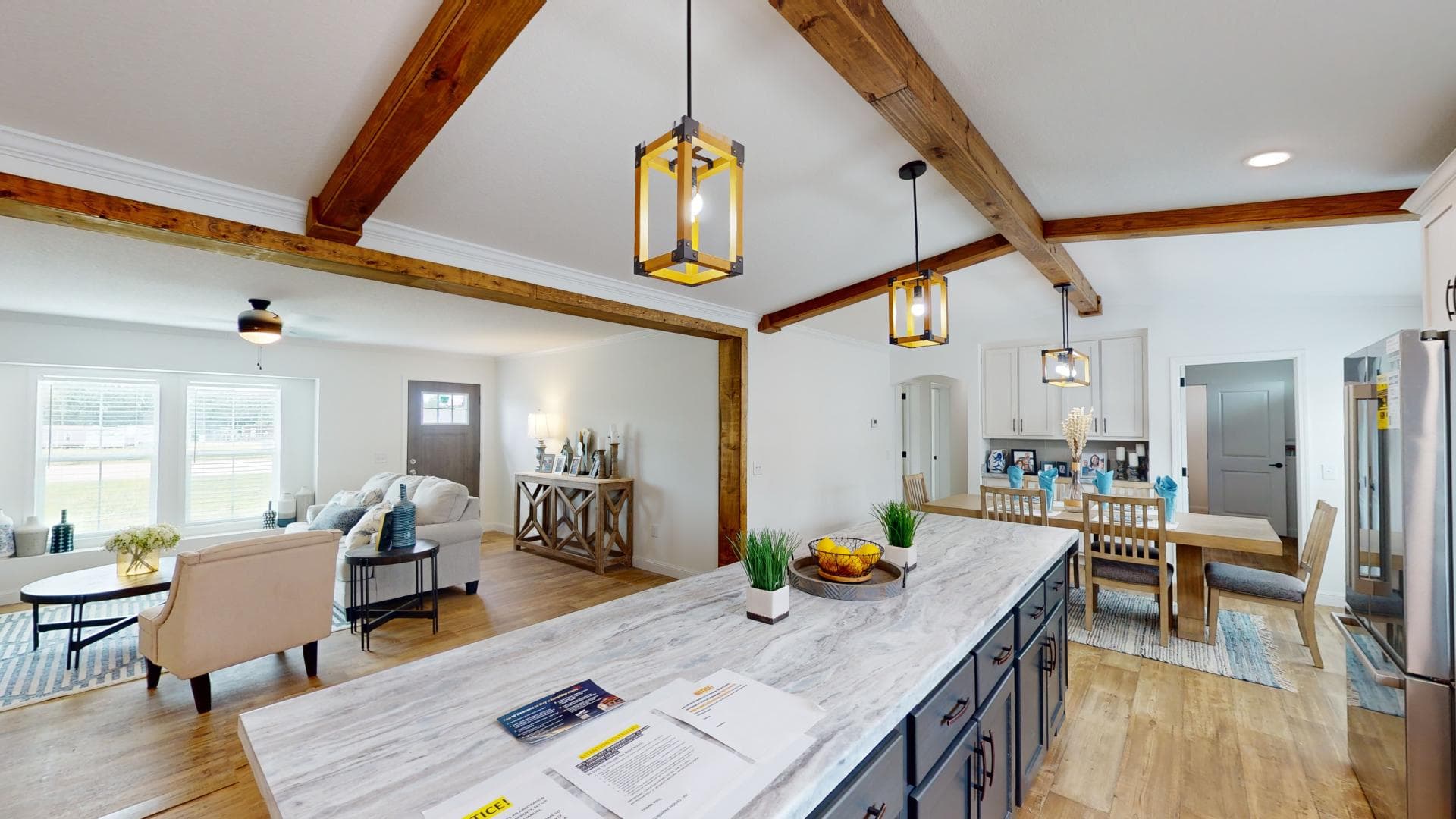 Pri3284-2010 kitchen home features