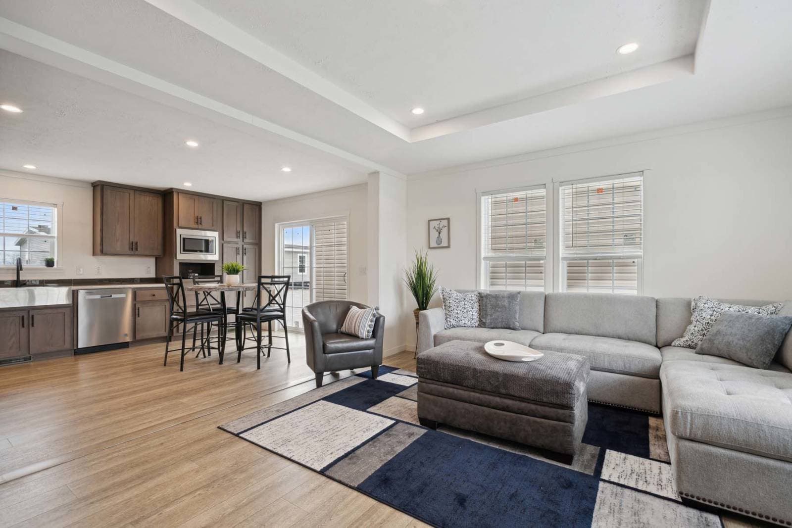 Encore interior home features