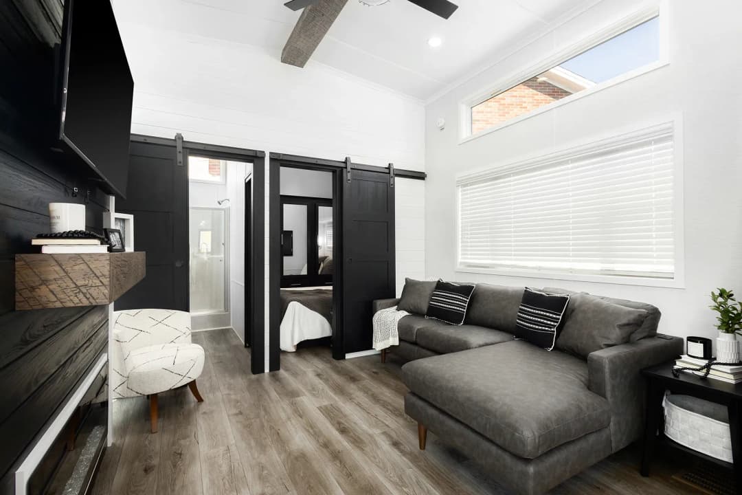 Island 6430p interior home features