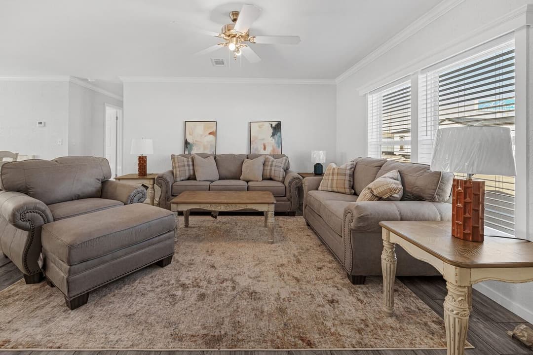 Topaz 28563a interior home features