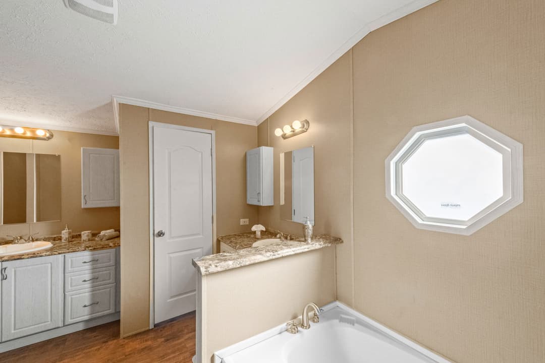 Ultra 18-wide h-18×80-32f bathroom home features