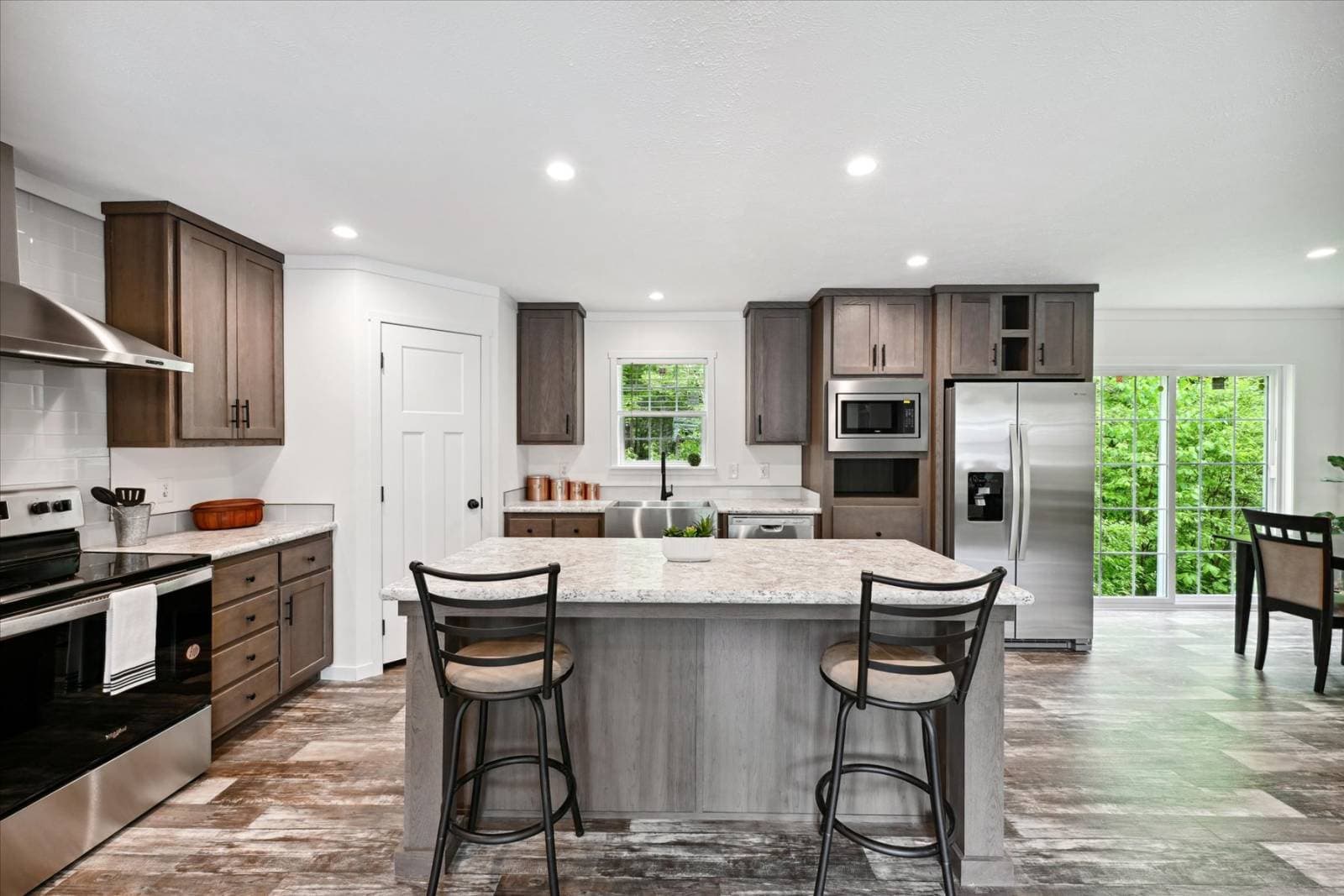 Elevate 56 kitchen home features