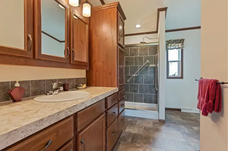 Lexington a267 bathroom home features