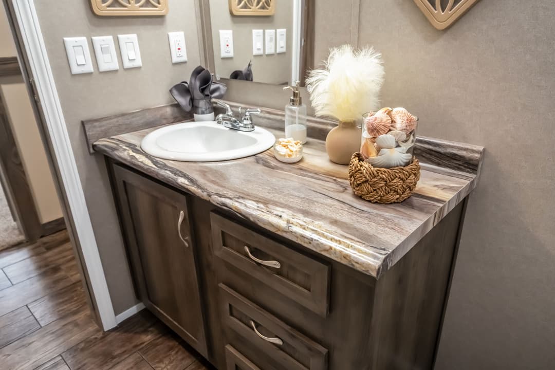 Md-44-32 housecat bathroom home features