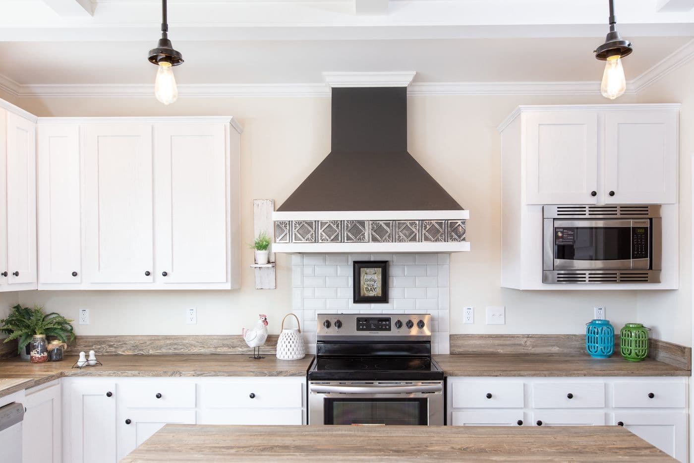 Southern charm 4br kitchen home features