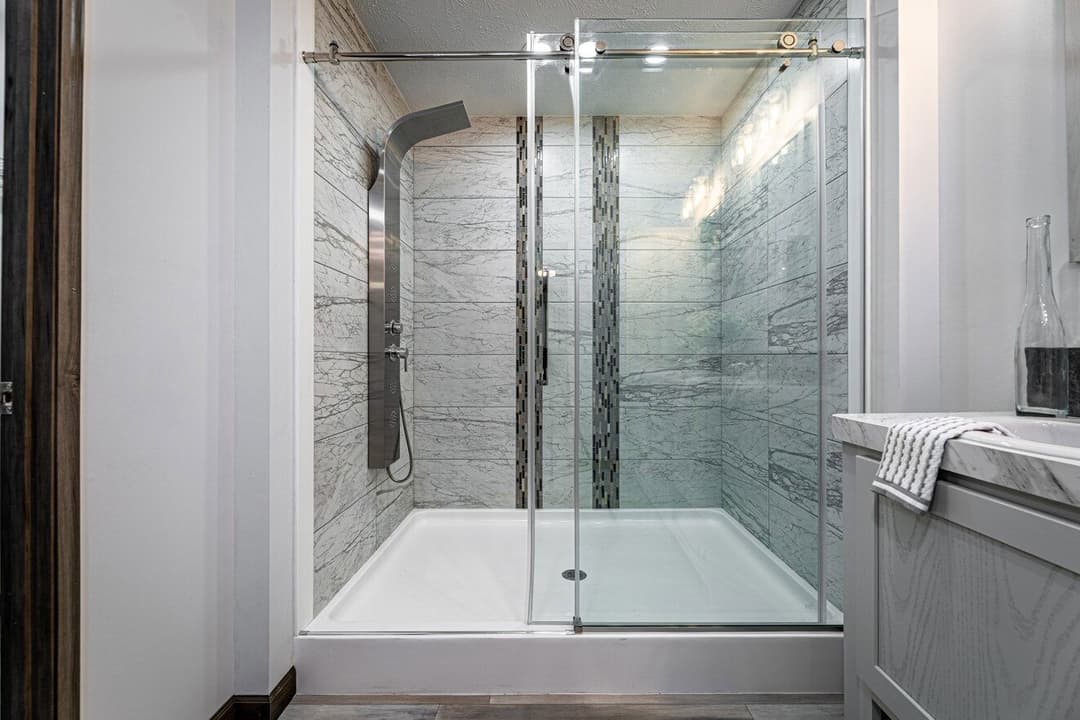 Aberdeen 24031 bathroom home features