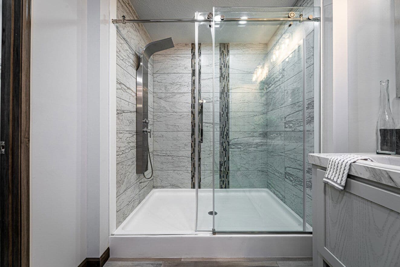 Aberdeen 24031 bathroom home features