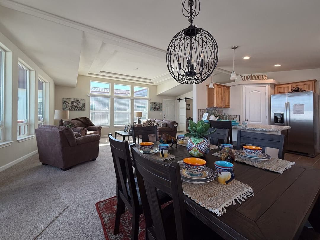 400 interior home features