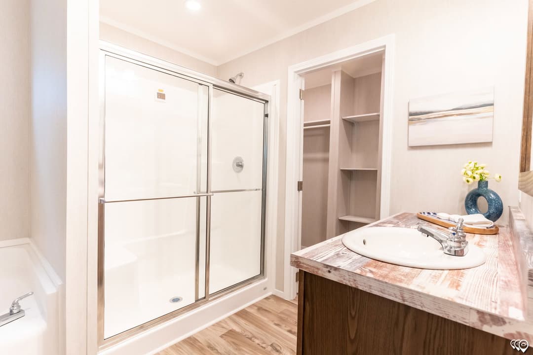 Arc1680-8012 bathroom home features