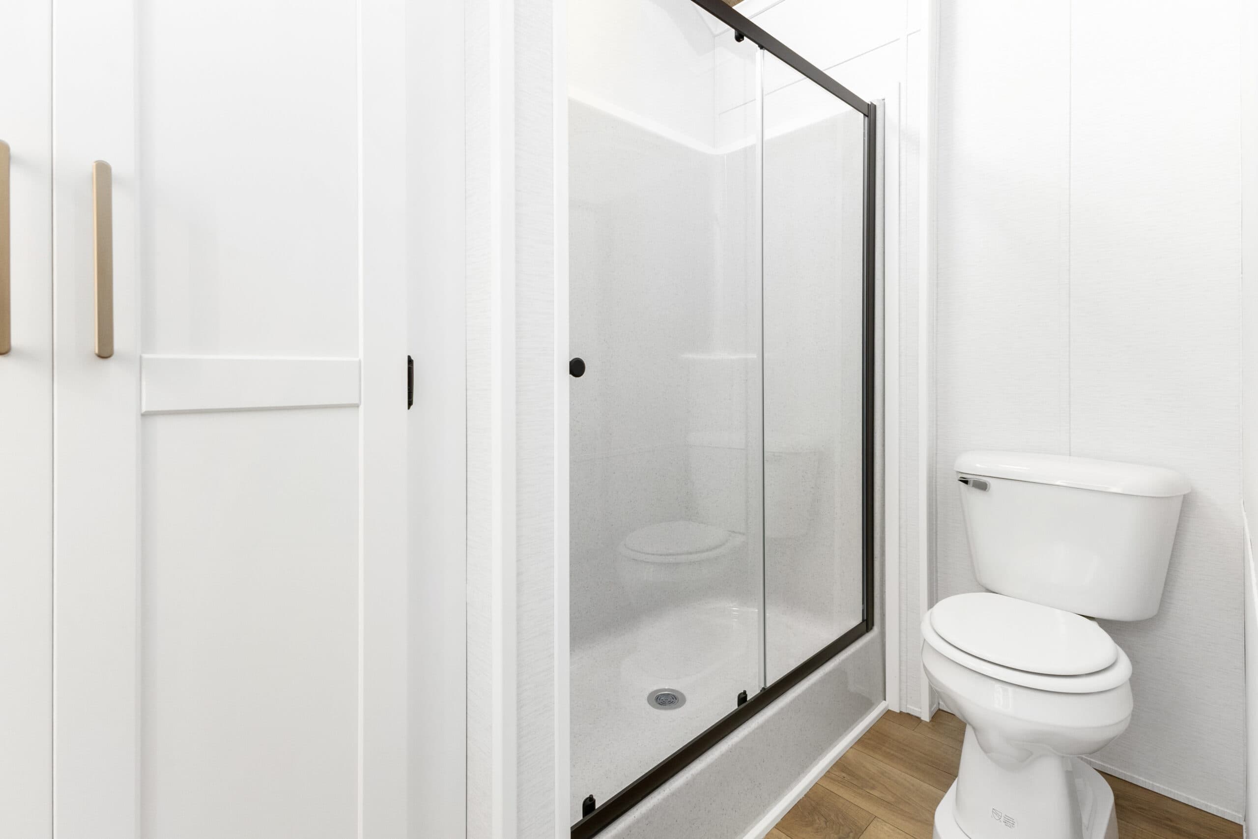 Eldorado 9101 bathroom home features