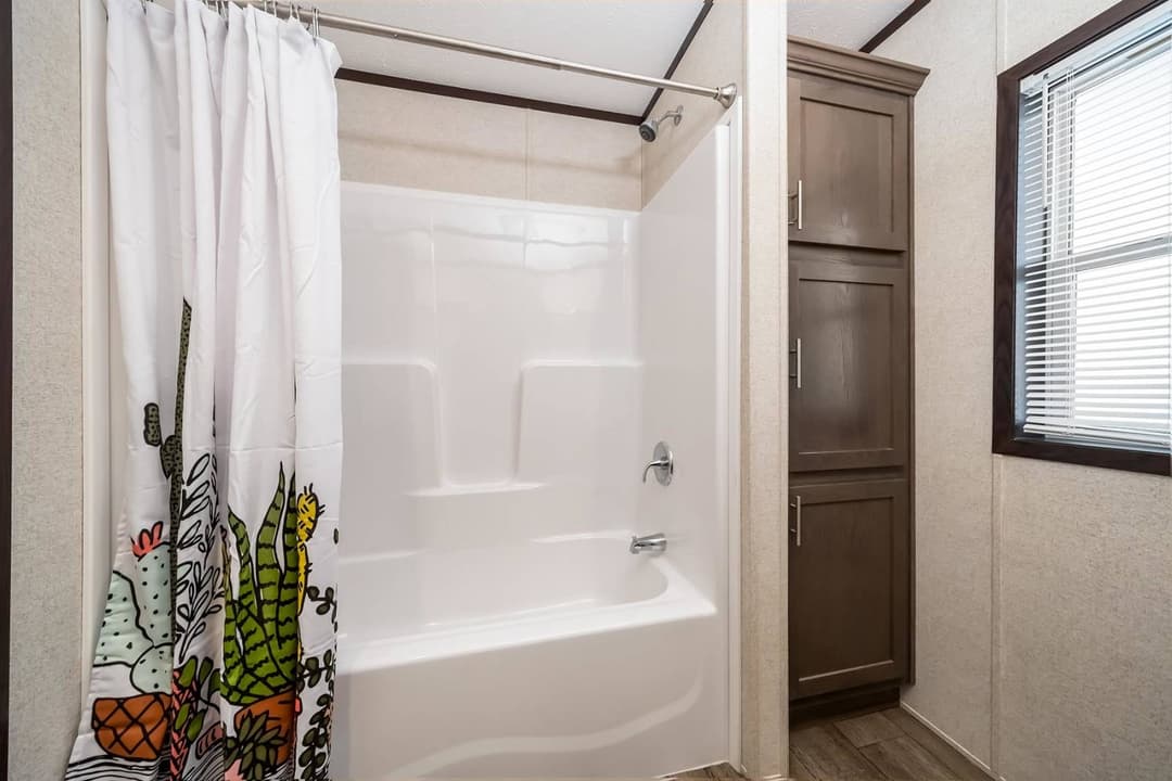 C601 bathroom home features