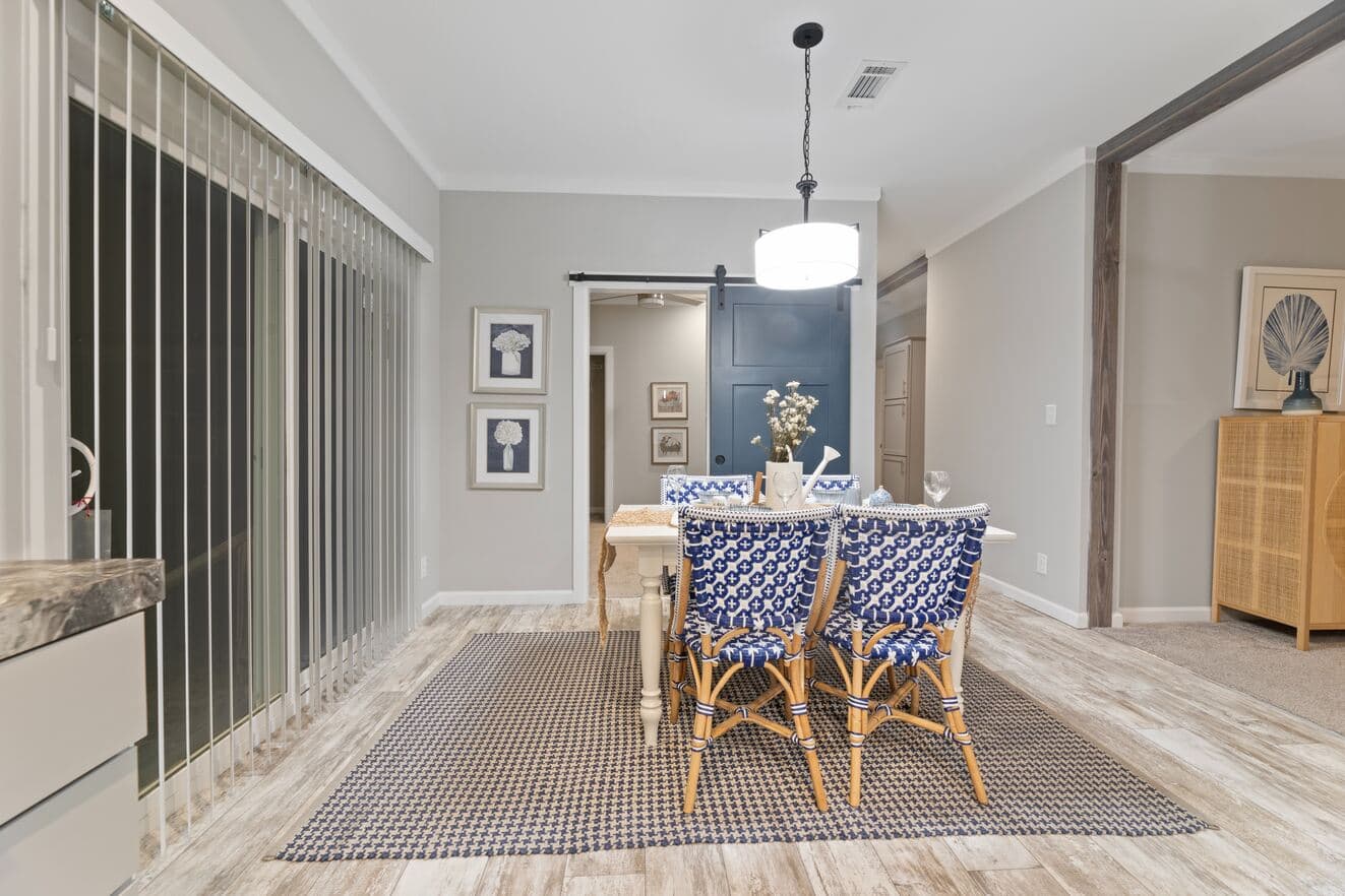 Buncic 28684b interior home features