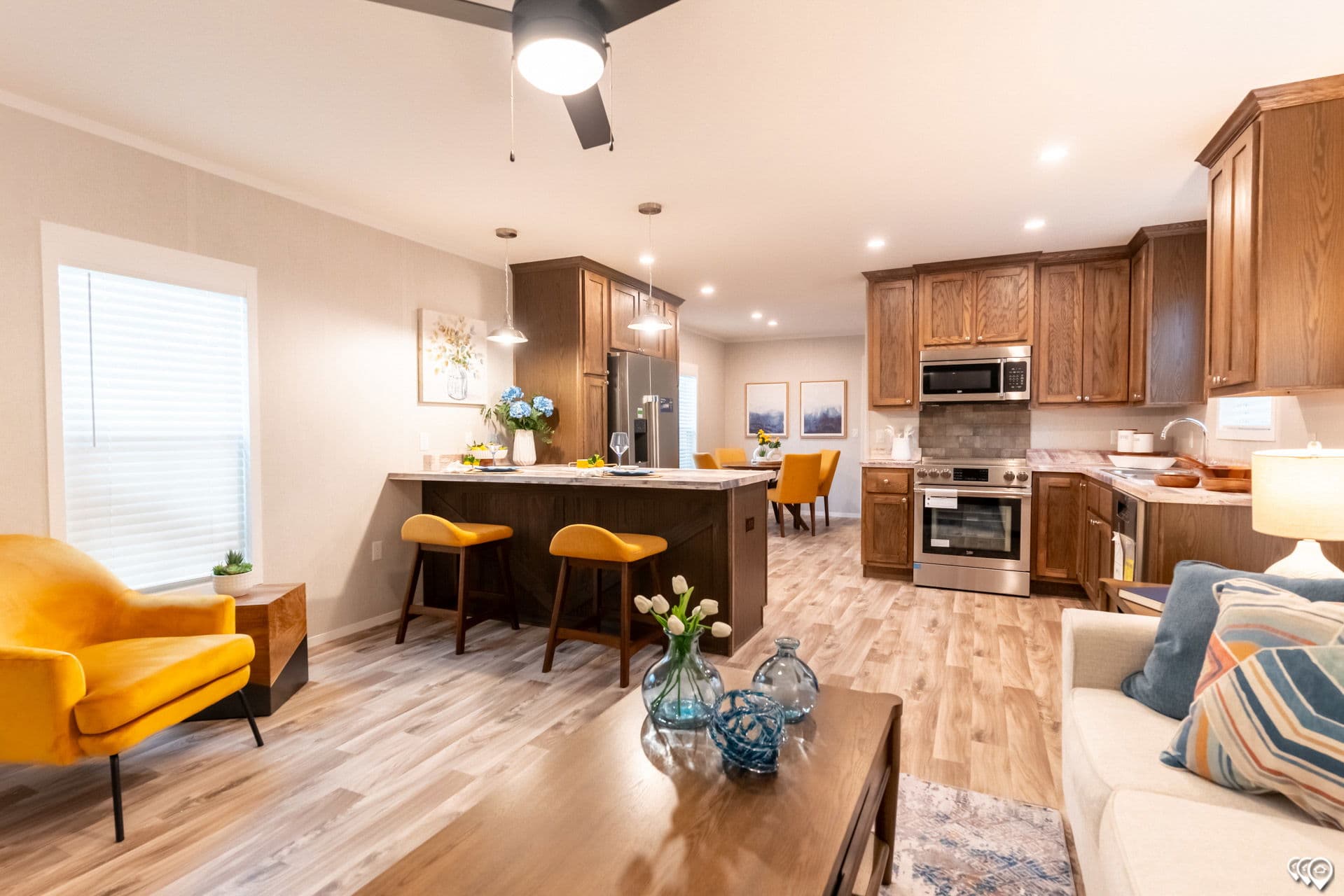 Arc1680-8012 interior home features