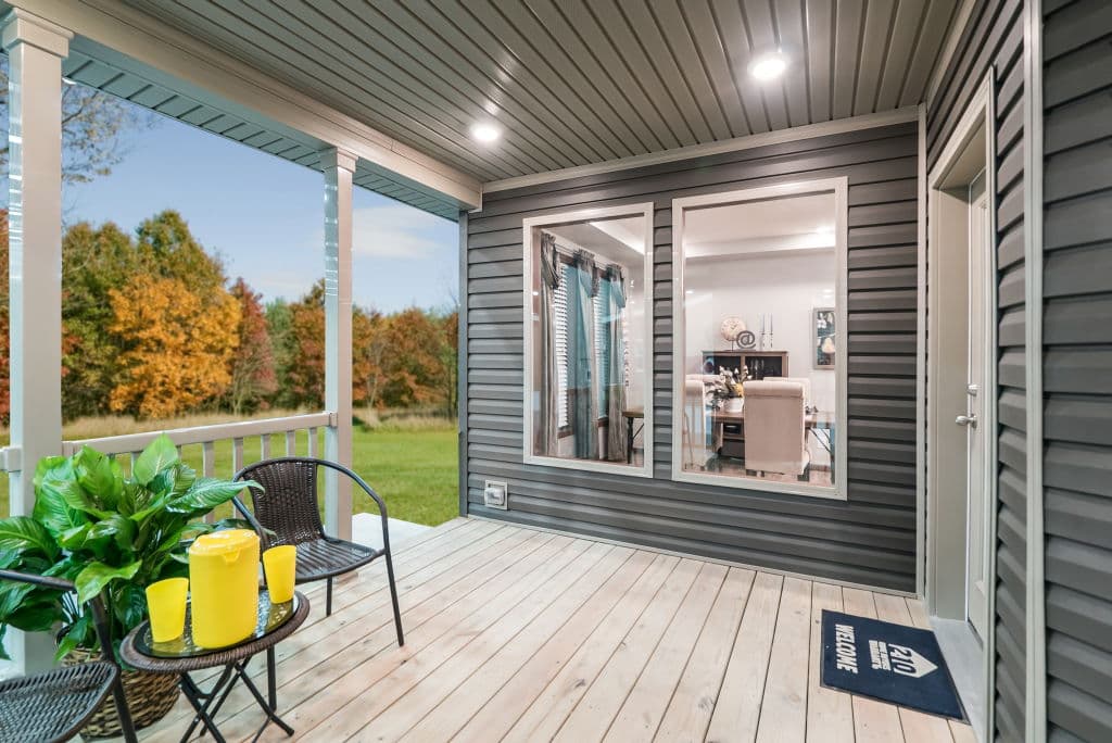 Ultra 3 exterior home features