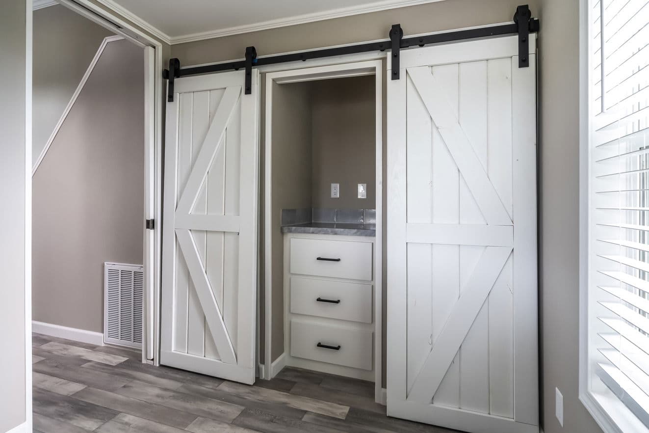 Eagle 11351g interior home features