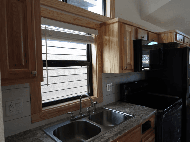 Sandpiper kitchen home features