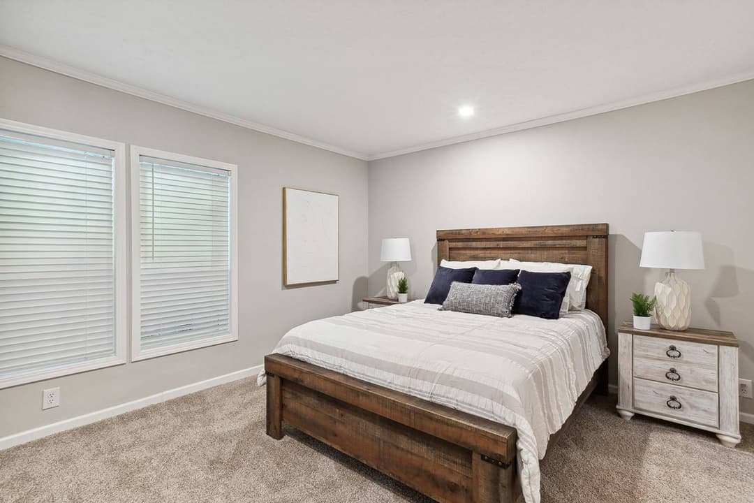 N620 bedroom home features