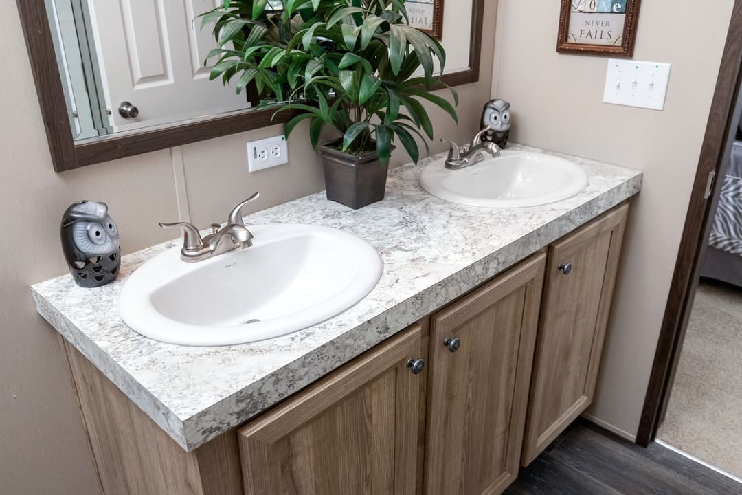 Pt 78 bathroom home features