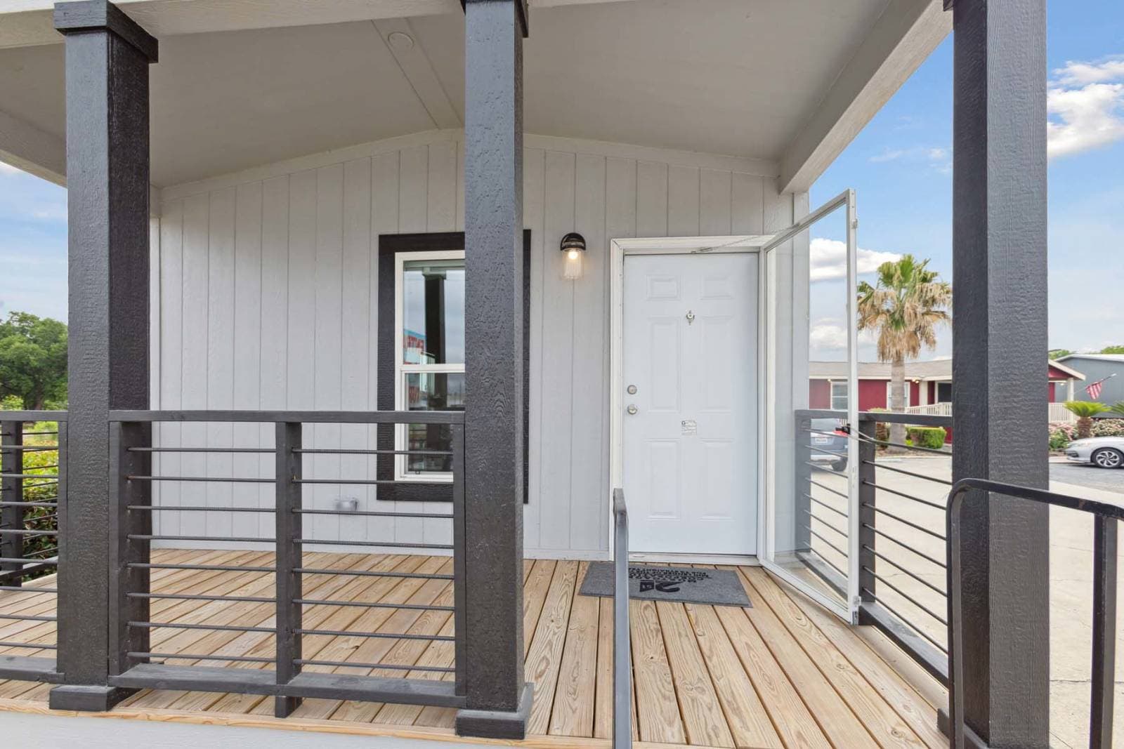 Titan extreme 1656h exterior home features